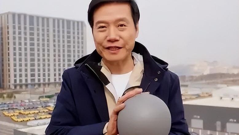 一颗西瓜从6楼高空坠落，竟然能毫发无损？雷军：用斧头都砍不开