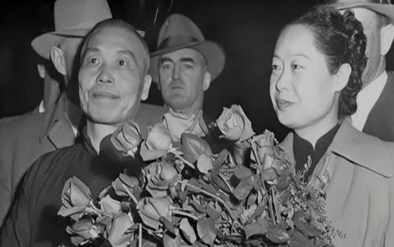 1966年，古稀之年的李宗仁在家里举办了一场婚礼，迎娶了27岁的娇妻。婚后不久，