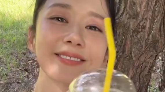 张娜拉晒最新自拍视频：白背心马尾辫很有活力范，笑容甜美灿烂
