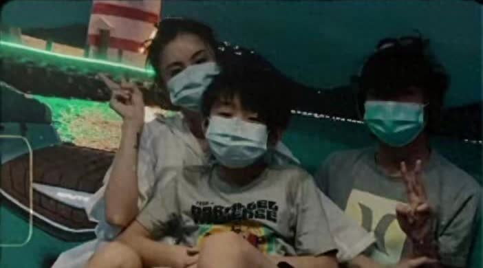 张柏芝苦尽甘来：事业亲情双兼顾获赞
2011 年，张柏芝与谢霆锋感情危机时，她