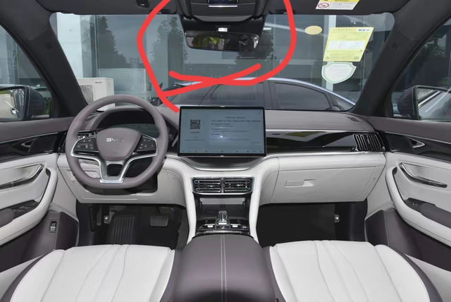 比亚迪宋内后视镜太黑
2025比亚迪宋plusdmi智驾160续航，大白天内后视