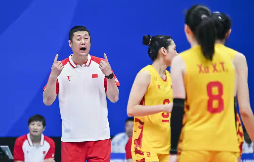 终于！排协公布了中国女排 19 人大名单，令人惊喜的是赵勇出任主帅，杨昊也加入了