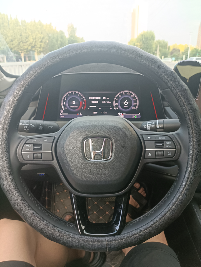 方向盘不正
各位车友你们的方向盘正吗，怎么感觉我的方向盘有点偏左