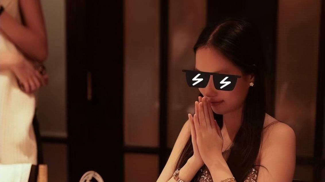 高晓松女儿成年了！18岁Zoe颜值高身材好像妈妈，穿礼服裙超绝美