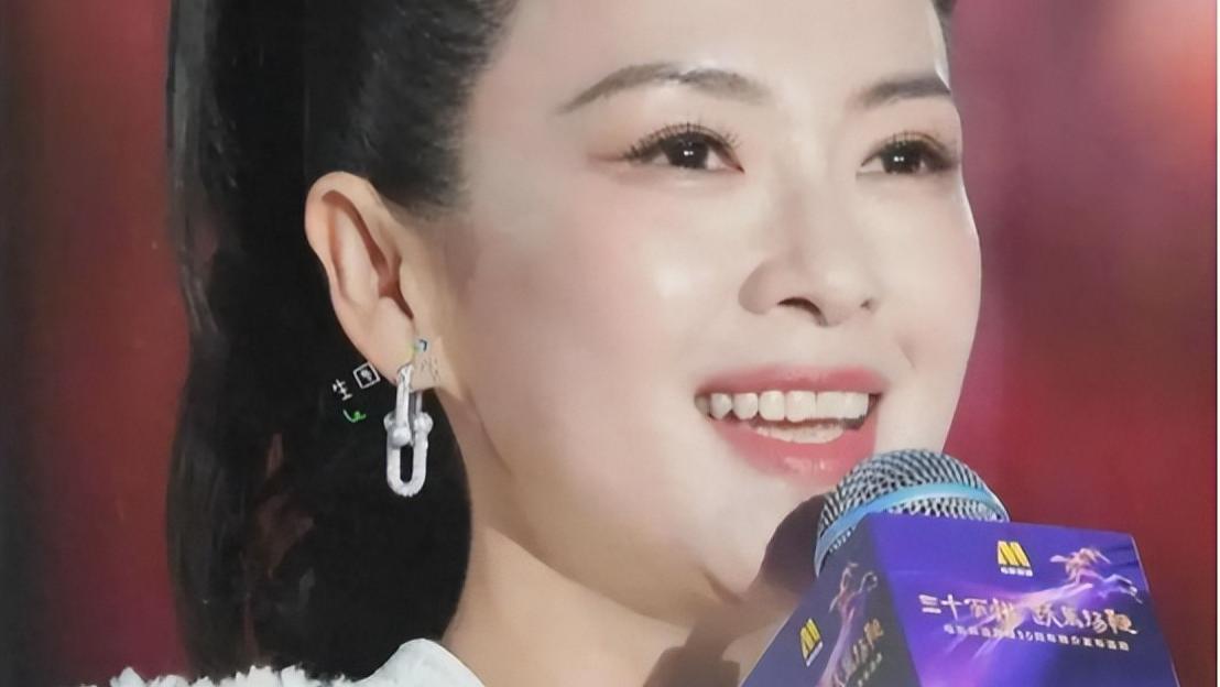 娱乐圈向来是个造梦的地方，灯光、美颜、滤镜把明星包装得完美无瑕