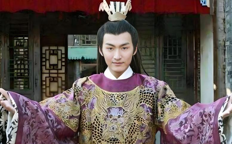 1359年秋，安庆城外,“双刀赵”赵普胜正喜滋滋的烤着全羊，陈友谅的小船已悄然靠