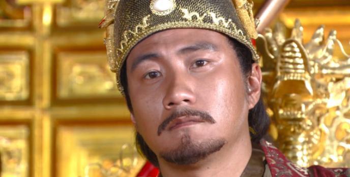 公元1378年，朱元璋到寺庙参佛，在佛祖面前，他问方丈：“朕需要下跪吗？”众人瞬