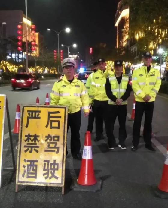 酒驾的风险:浙江宁波，晚上12点黄先生与朋友在大排档吃夜宵喝了半斤白酒酒，酒后感
