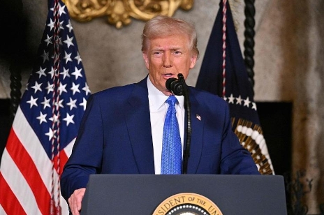 美国向俄罗斯发出通牒，限期50天之内跟乌克兰达成协议，否则就要对俄征100%关税