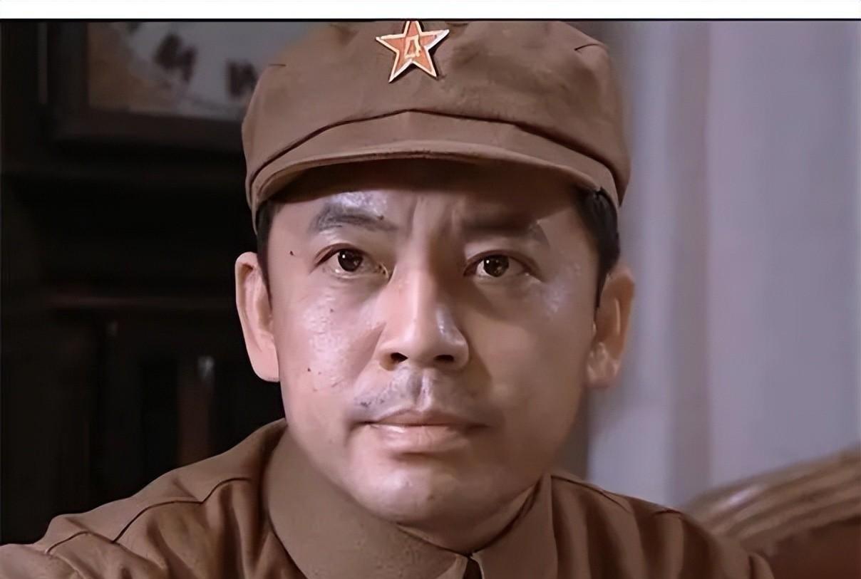 在电视剧《亮剑》当中，最令人喜爱的并非主角李云龙，而是何政军饰演的赵政委，他曾说
