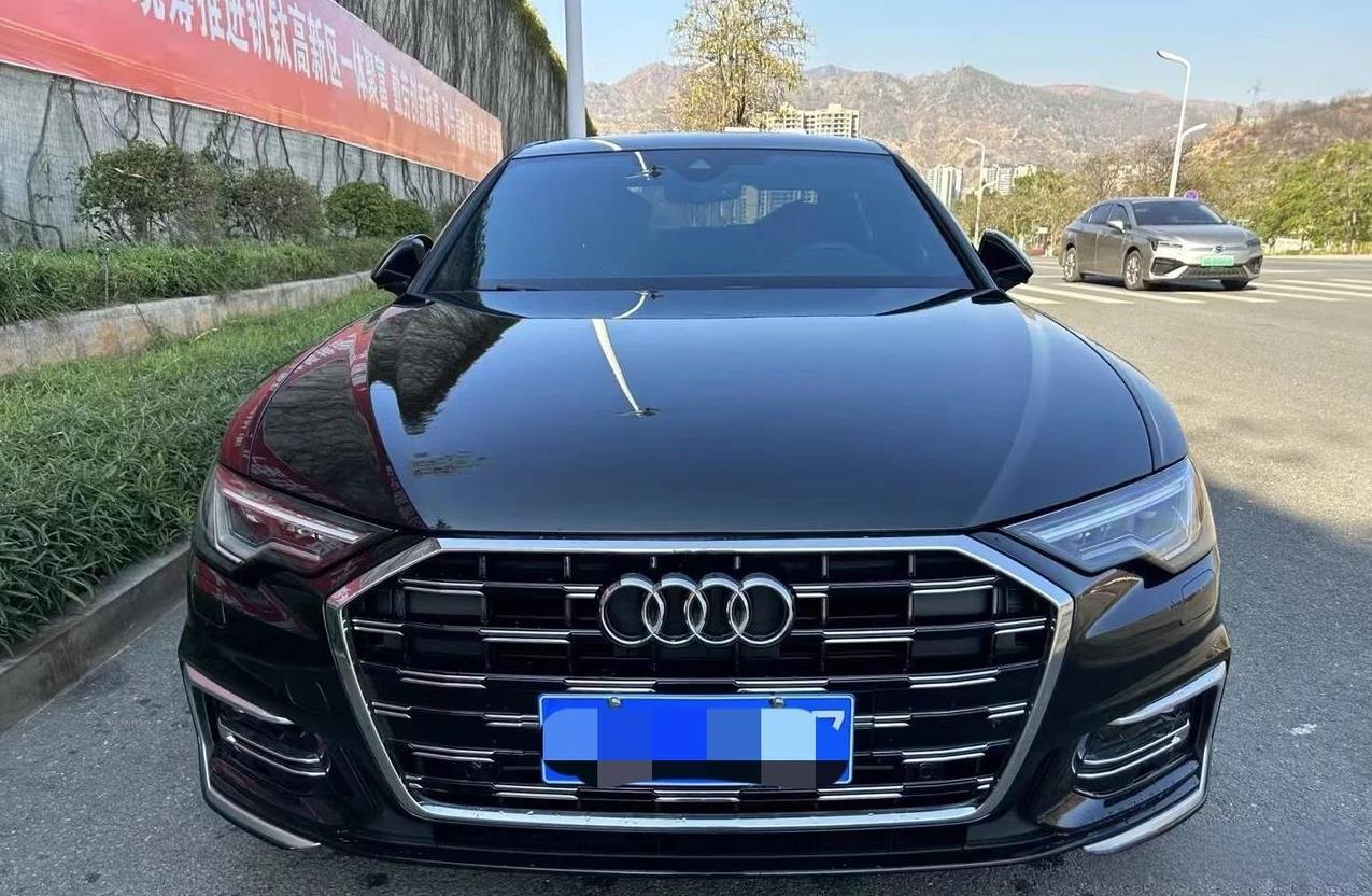 那些瞧不起豪华车奥迪A6L的人。
我就想问问你40多万的车，你能买得起吗？就算现