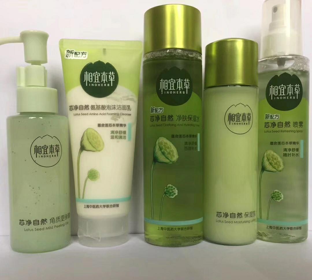 现在的孩子比我们以前精致了，
小学生就有开始涂防晒霜的意识，
初中生就开始知道护