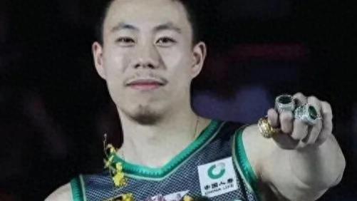 生龙活虎！张镇麟上海男篮热身赛首秀