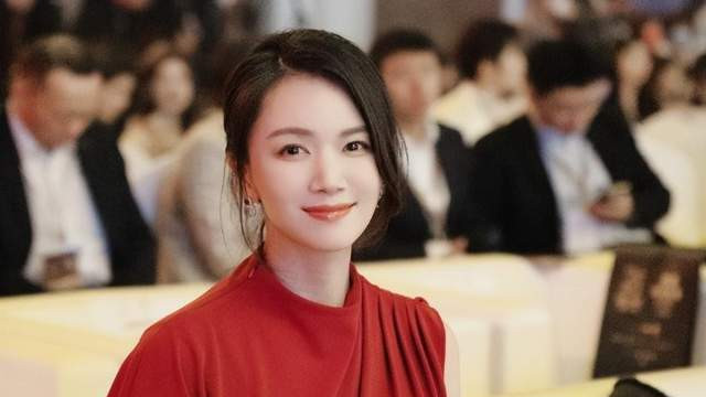 撞脸刘涛，出道即巅峰，闪婚亿万富豪，如今42岁成单亲妈妈却很美