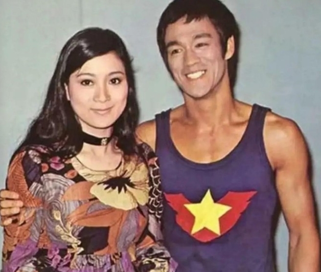1973年，李小龙死在了丁佩的床上！一时间她被推上了风口浪尖，可没过多久，她转身