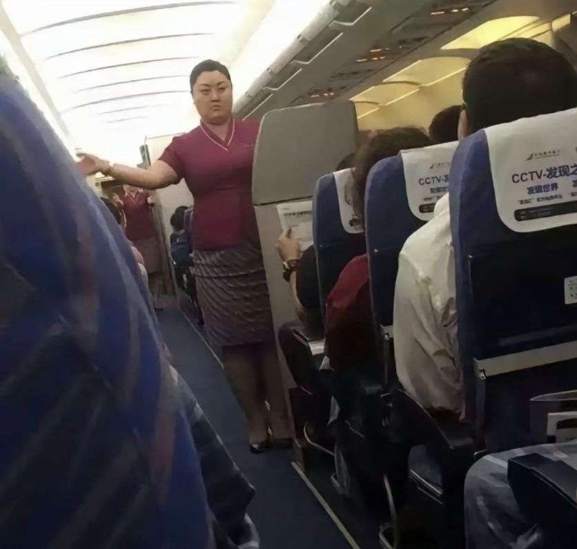 猜一下是哪个航空公司的空姐