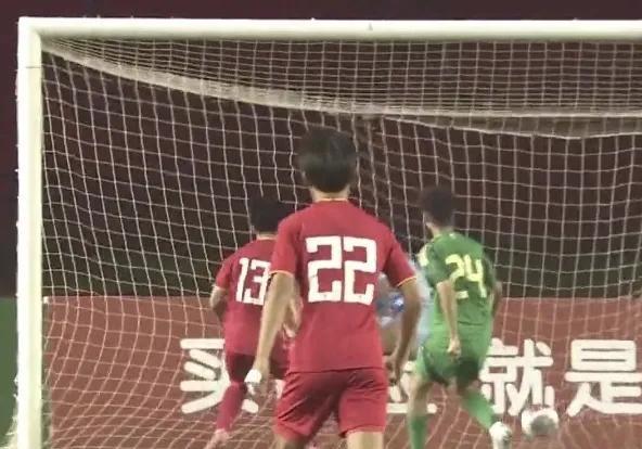 球不烫脚，敢于拿球！U16国足韧性，补时绝杀沙特
5月28日晚，呼和浩特国际足球