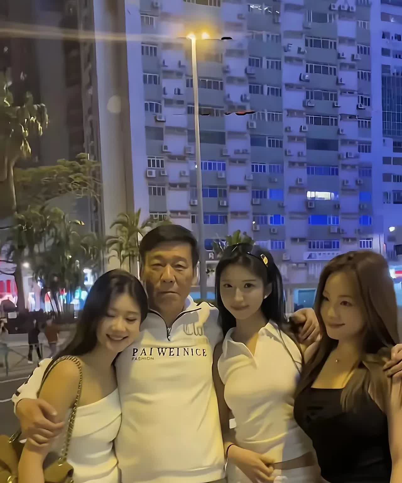 这种人，不管有多少钱，都不能允许他们拍这种照片出来炫耀。
我不是嫉妒他们，我觉