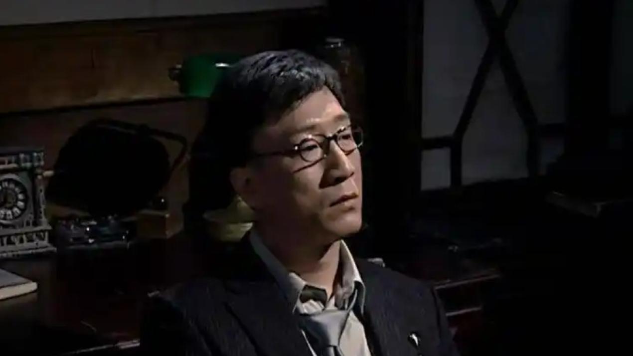 《潜伏》就像是一盏明灯，照亮了我们前行的道路