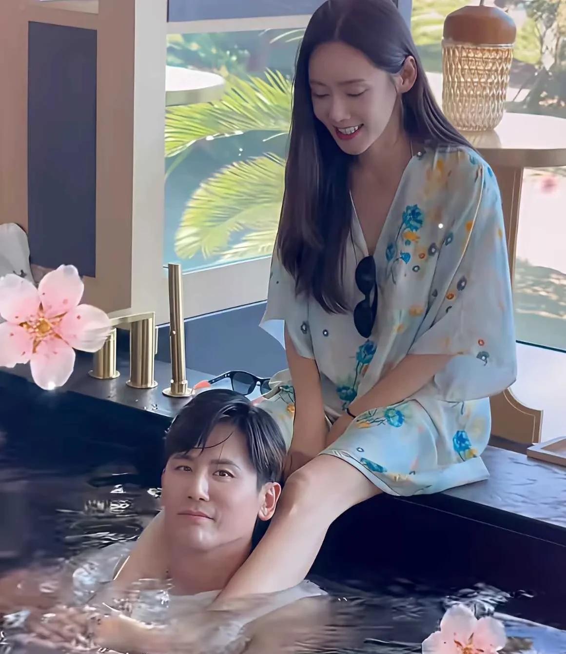于晓光和秋瓷炫太腻歪了，老夫老妻还是如此恩爱，还秀恩爱。
于晓光娶秋瓷炫真是娶对