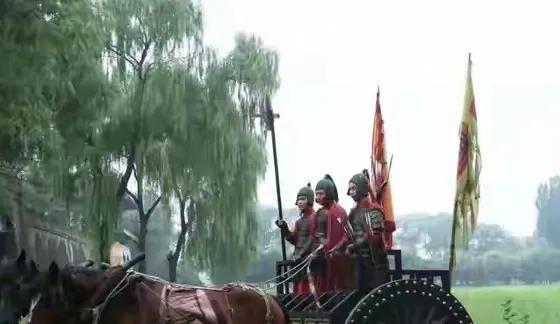 将军分肉忘了车夫，次日车夫驾车把他拉到敌营，从此诞生一个成语
春秋时期，诸侯争霸
