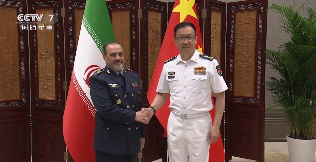 伊朗国防部长刚打完与以色列的对战，就马不停蹄的飞到青岛，这次确实更有排场了！伊朗