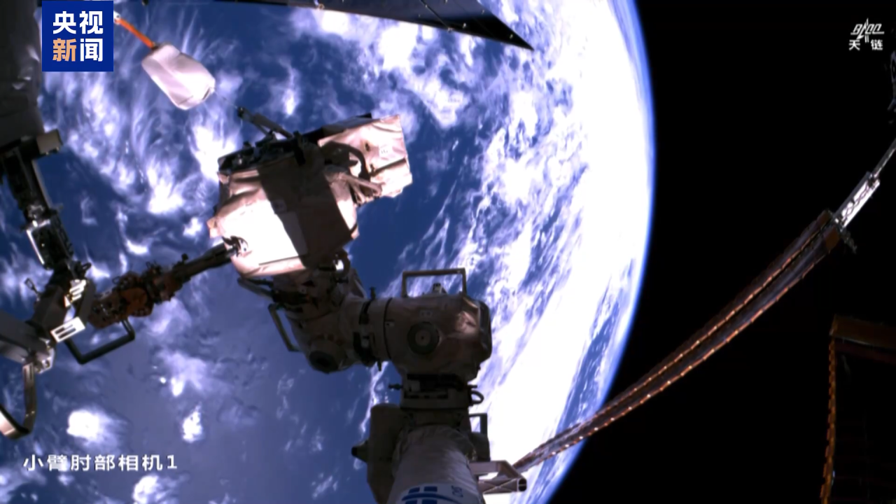 神二十一航天员出舱咋提前43分完成结束？还做了没有预案的任务？32岁中国最年轻航天员首次出舱！