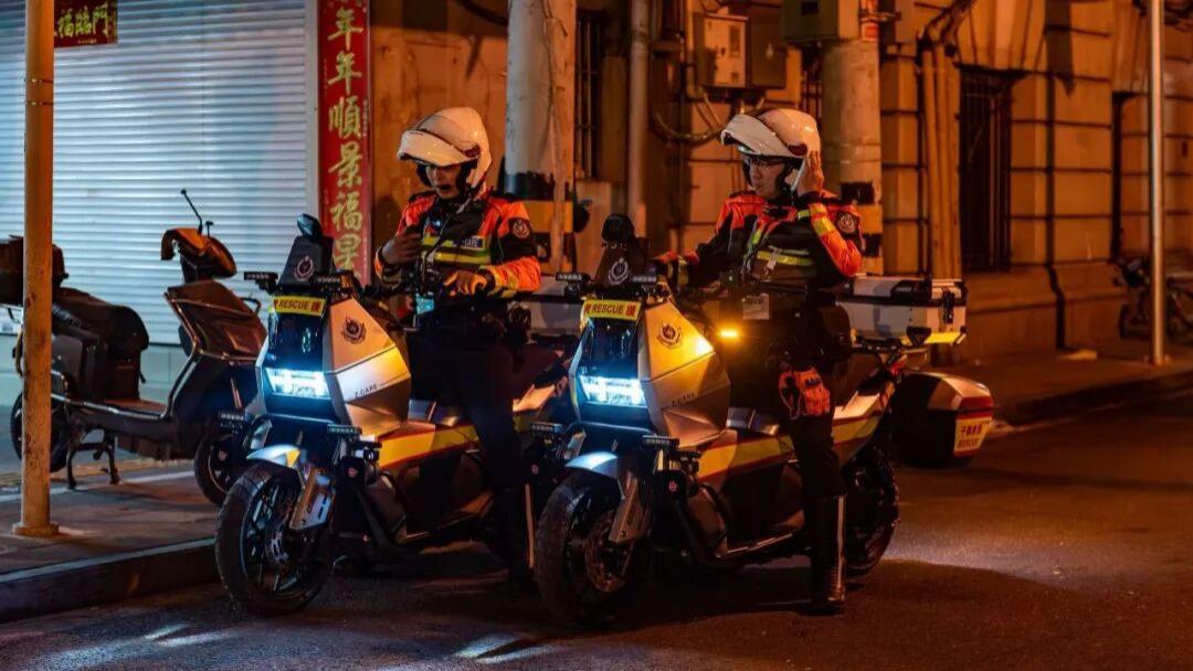 那台“闯入”香港警队的电摩，凭实力坐进了顶级赛事保障的核心圈