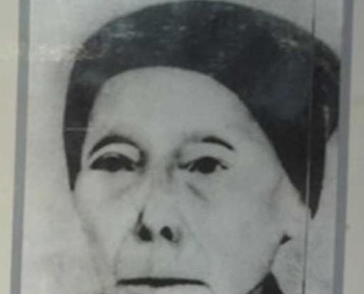 1933年，毛主席躲进了一个农妇家，没想到敌人搜查到农妇家时，农妇却说：“军爷，