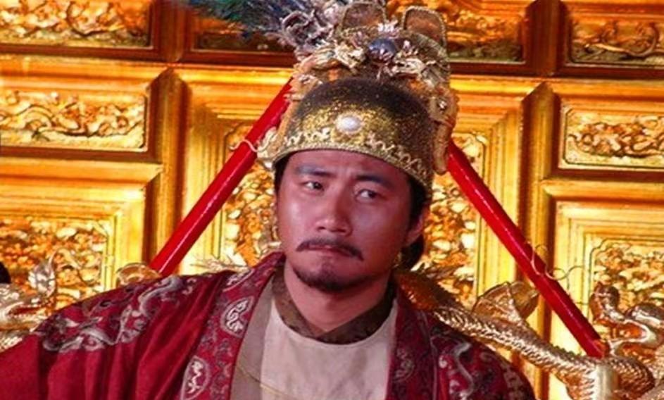 朱棣率兵攻入南京城，俘虏了朱允炆的生母、也就是自己的大嫂吕氏。看见吕氏狼狈地摔在