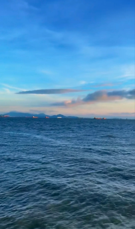 我二婶断了给儿子的4000多块钱房贷，出去旅游了。她退休七八年了，一次也没有出去
