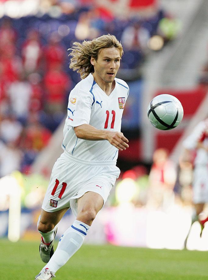 这他相比，
那罗本真是玻璃人体质，
感觉内德维德生活工作中，
连头疼感冒发烧都比