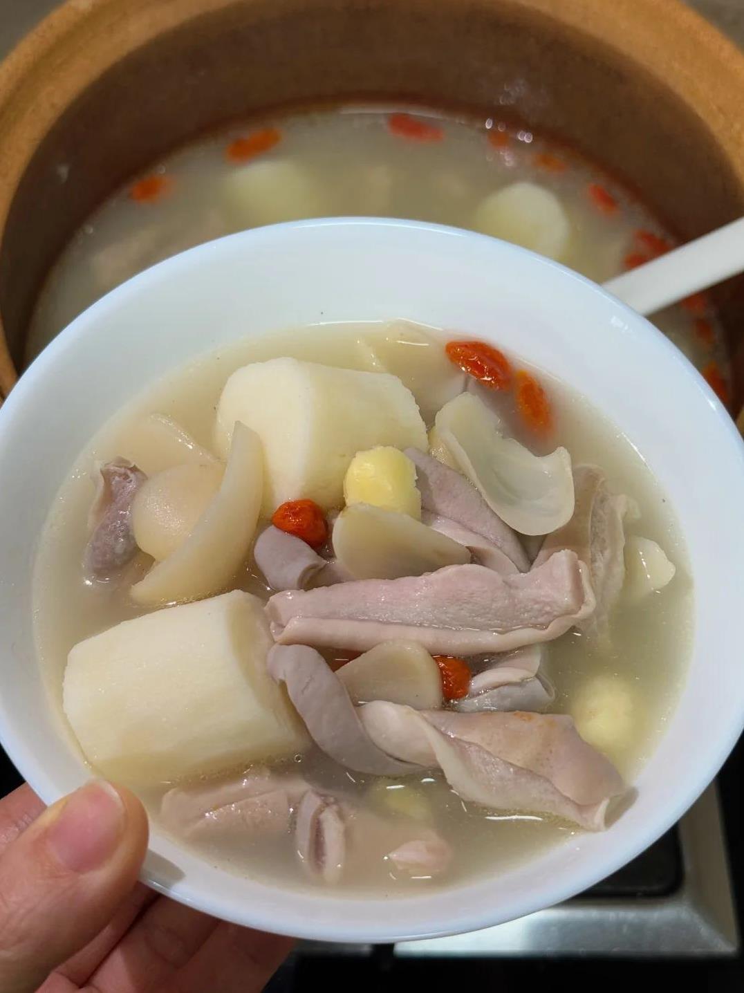 你永远可以相信广东妈妈教猪肚汤，身子骨慢慢支棱起来了！
今儿早上我跑完三公里，就