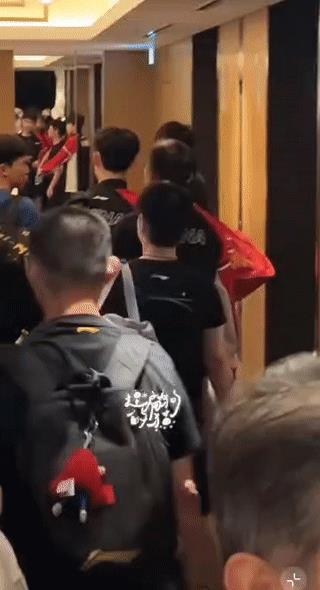 孙颖莎丢不了！
为啥孙颖莎混在男队里，又成了男队编外人员！
王楚钦自己知道他自己