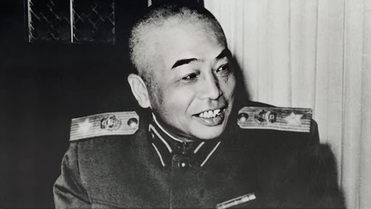 1959年庐山会议，散会后没人敢送彭总，唯有此人愿意陪着他下山！
1959年夏，