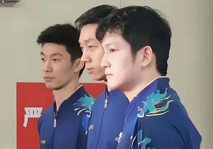 乒超联赛第一天。
一日双赛的上海地产依靠樊振东的出色发挥，3:2战胜山东鲁能，3