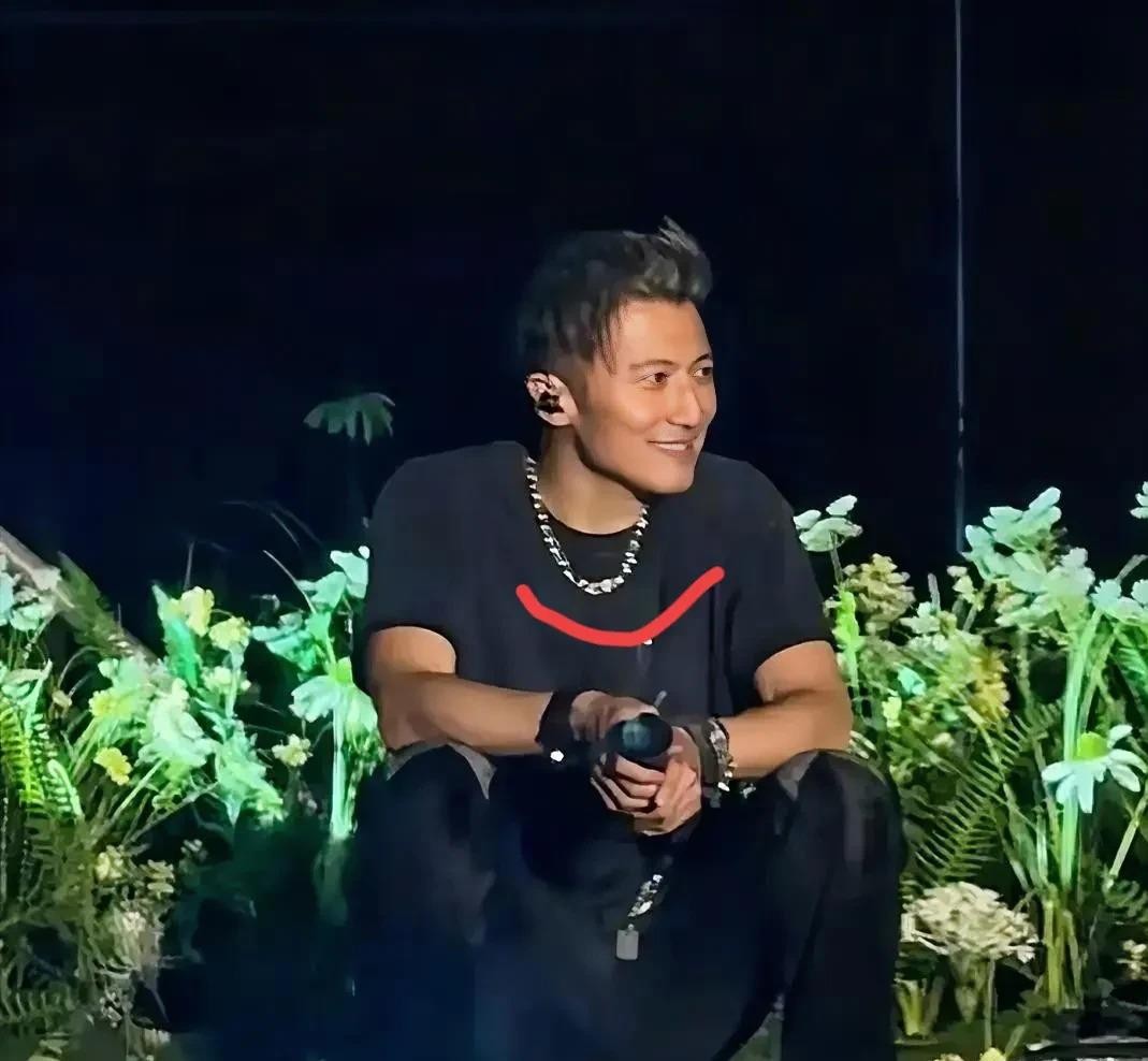 谢霆锋这次演唱会告诉天下所有女人不管前任有多么美，身材多么好，就算前任是张柏芝，