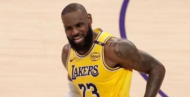 西部第九，詹姆斯真的老了！
今日NBA官网评出了下赛季西部10大球星，他们分别是