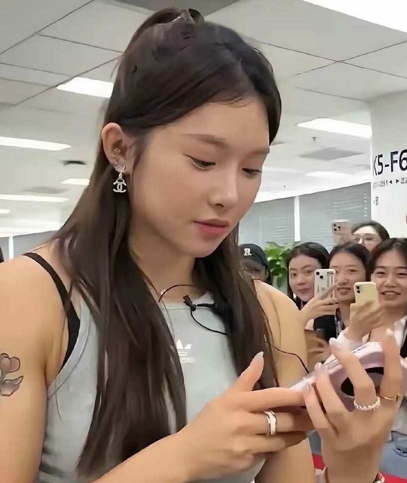 没有腰也没有臀，水桶一个，