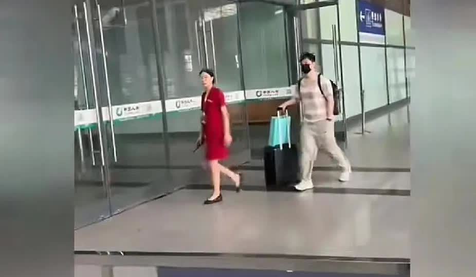 东哥这是回哪呢？

乒超联赛第二阶段结束了，东哥又是一个人的行程。是出国前回