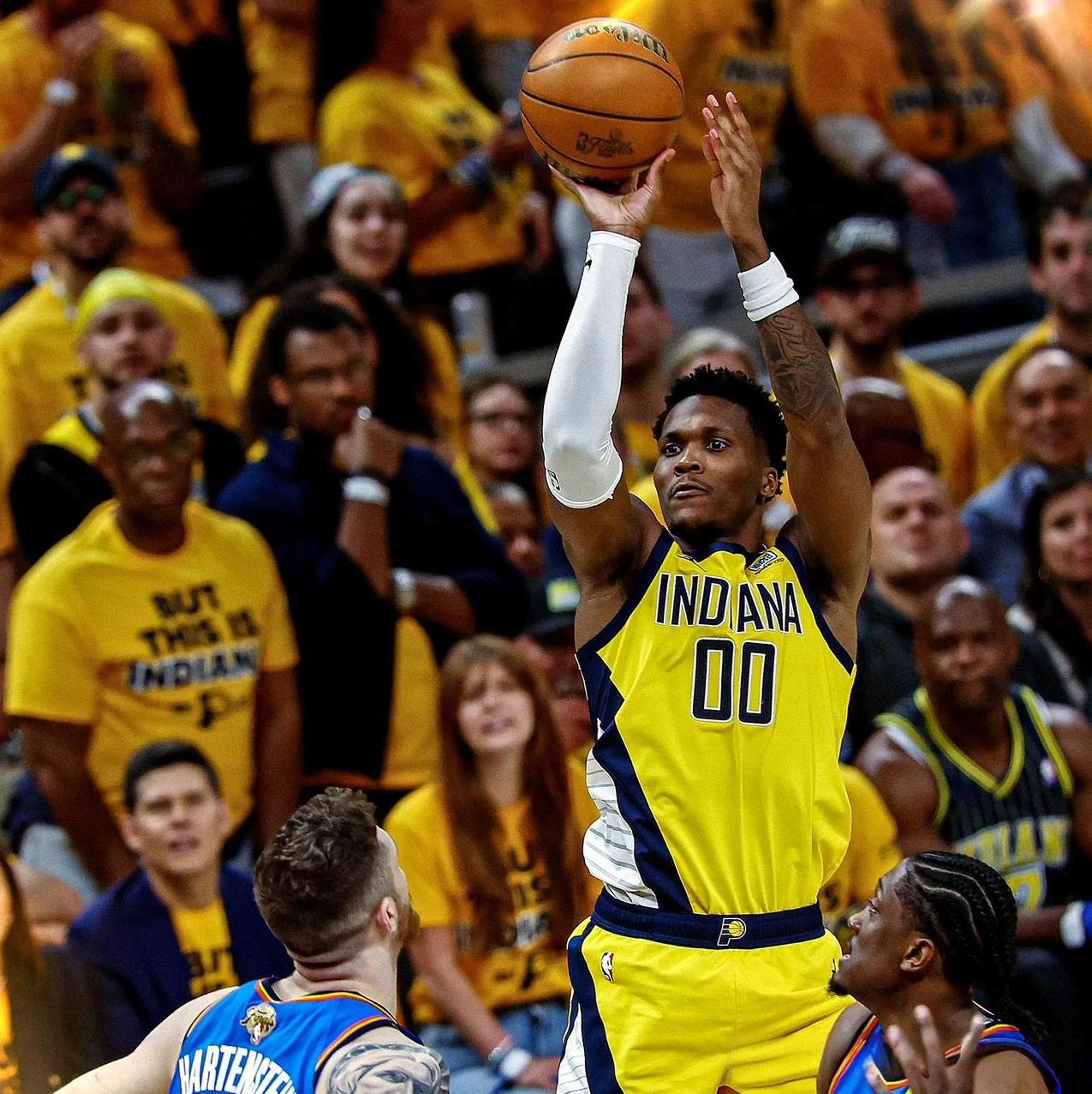 NBA历史上，不满23岁的球员在总决赛单场以75+%投篮命中率拿到25+得分的只