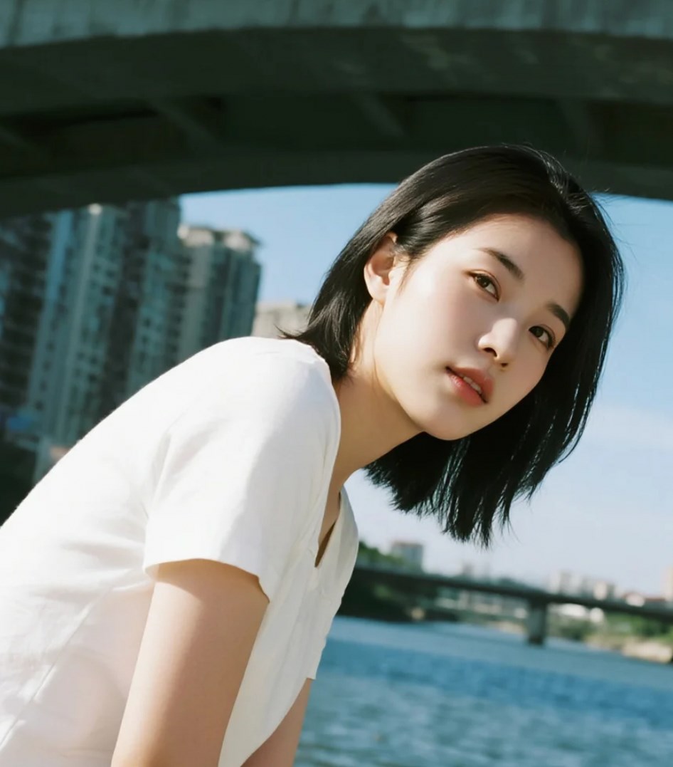小姐姐一笑，春天都提前来了