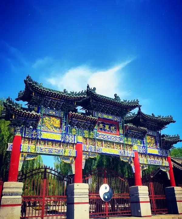 纣王和他最爱的妃子妲己的故事，可谓家喻户晓。纣王天赋聪明、武艺高强，还通音律、善