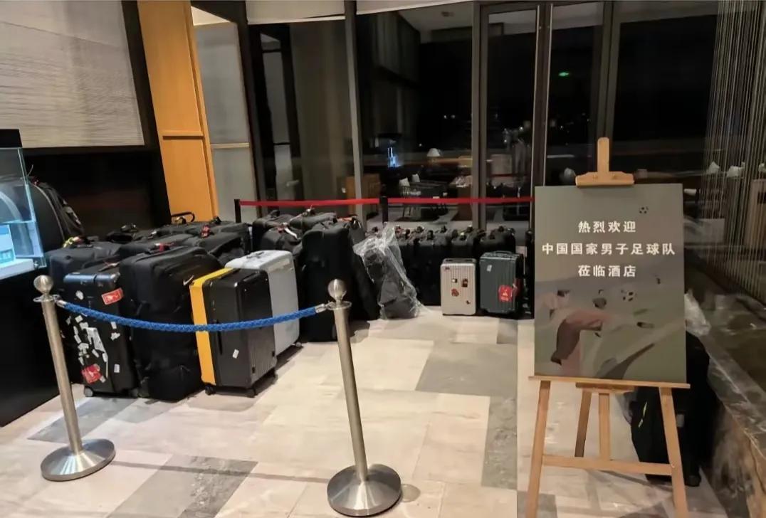 输球不影响待遇，中国男足在重庆包下高档酒店！
无缘世界杯的中国男足已经抵达重庆备