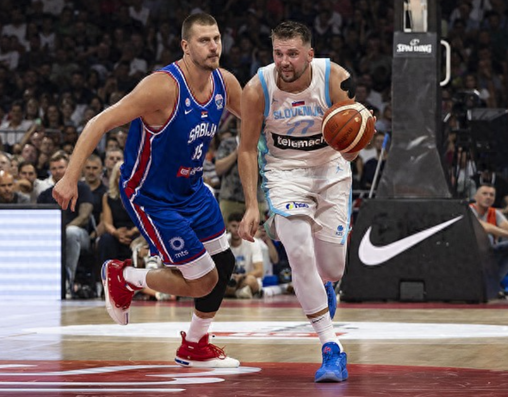 男篮欧锦赛前的热身赛，塞尔维亚男篮106比72大胜斯洛文尼亚队。塞尔维亚球星约基