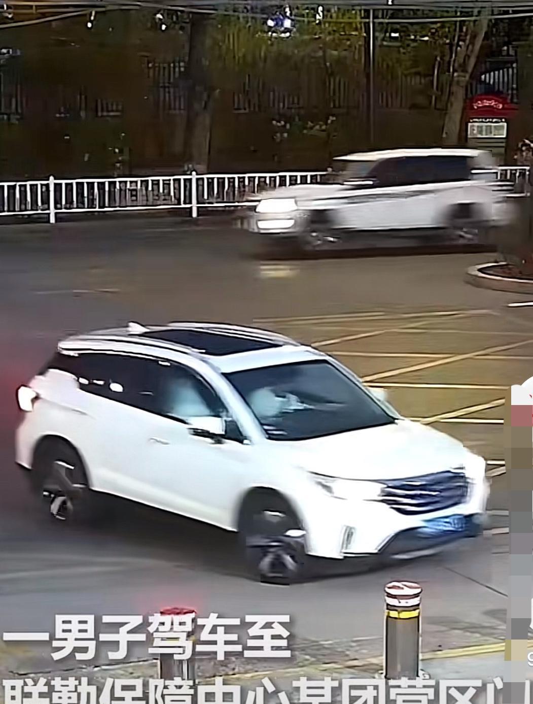 “太感人了！”一男子驾车至联勤保障中心某团营区门口，男子迅速下车，随后向执勤人员