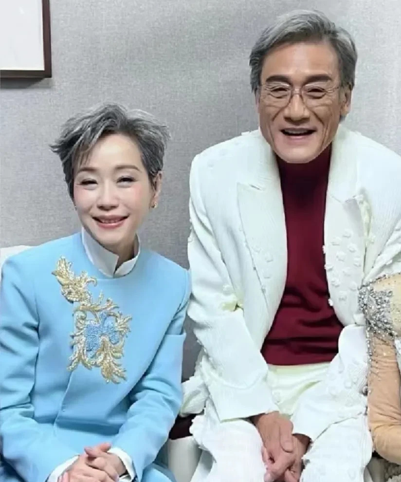 叶童梁家辉四十五年友谊











什么？灵魂契约？叶童和梁家辉竟然早