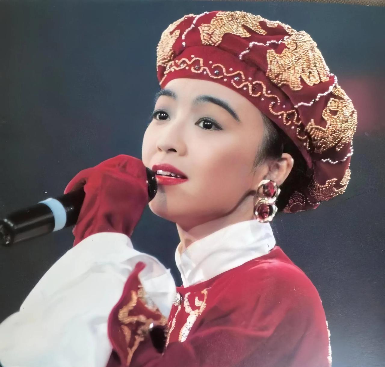 随风回到港乐时代，听娴公主唱《千千阙歌》
“徐徐回望，曾属于彼此的晚上”，熟悉的