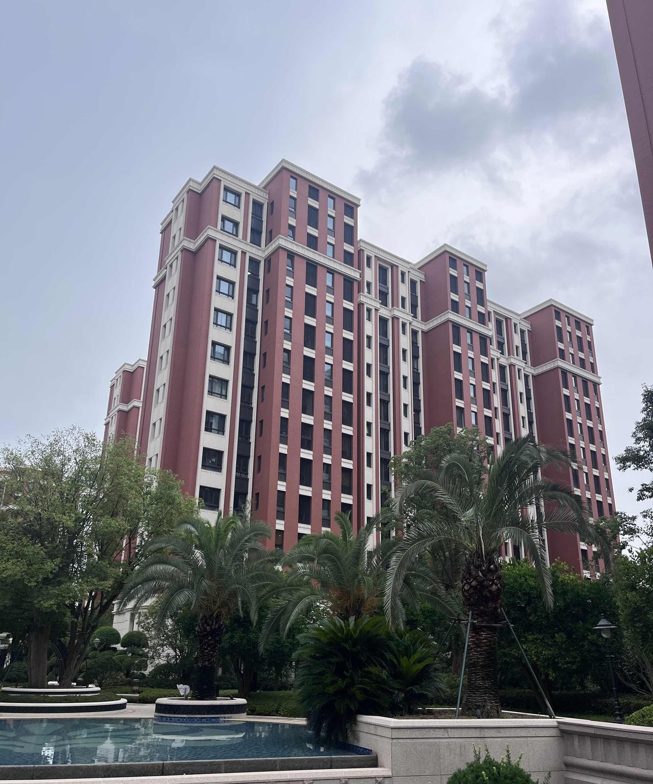 50岁之前步伐迈得过于急促了，所以50岁之后得放慢脚步。人这一辈子能走的路是有定