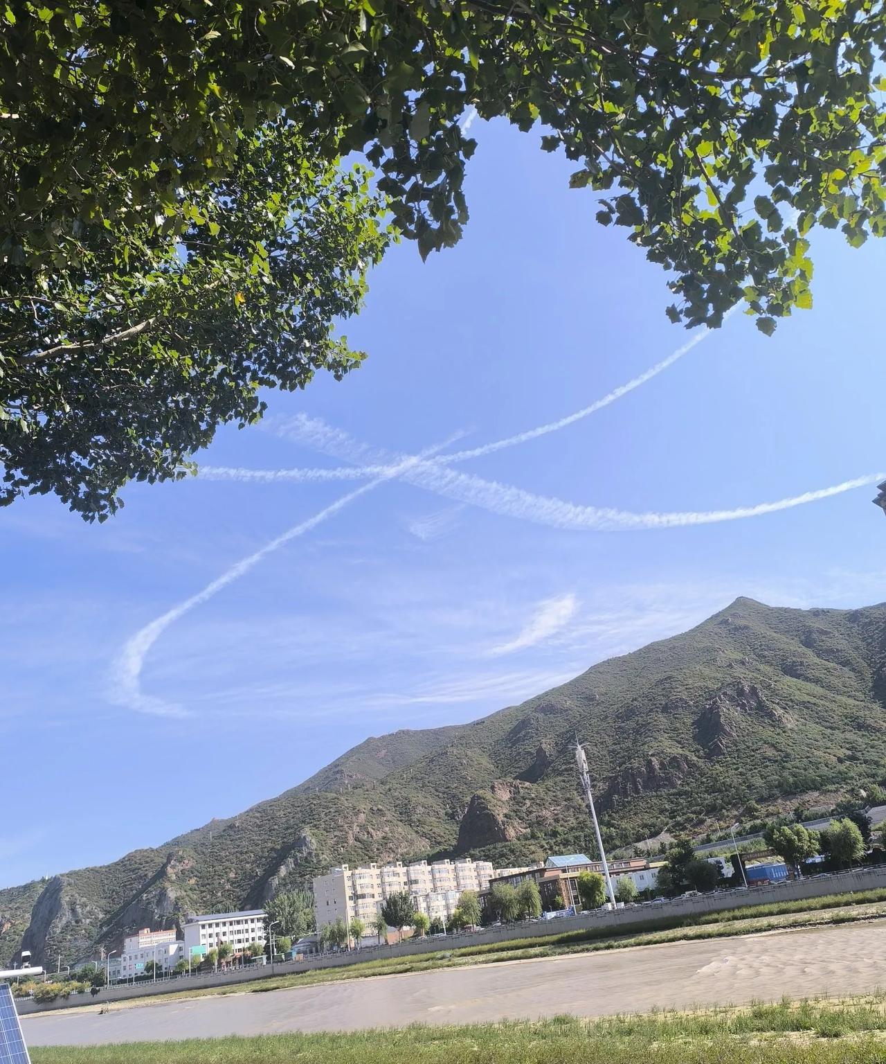 信不信
你再努力
老天不成全你
不为你助力
最终也得失败
这就是命运
一个人的命